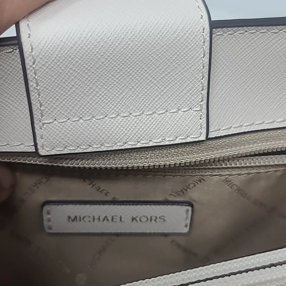 MICHAEL KORS Purse Cream Textured Leather Shoulder Bag with Gold Hardware - Picture 9 of 12